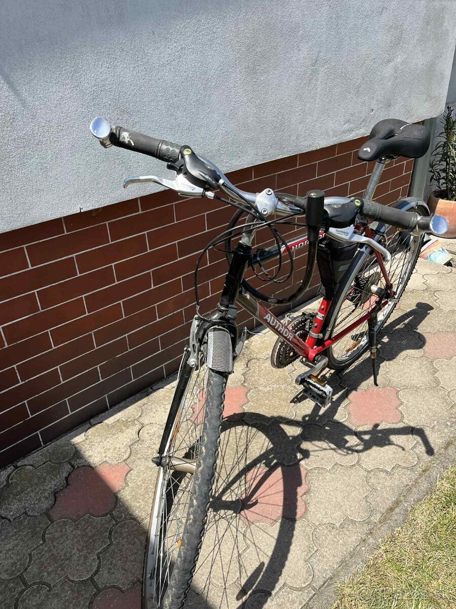 Author 28 červený - 3