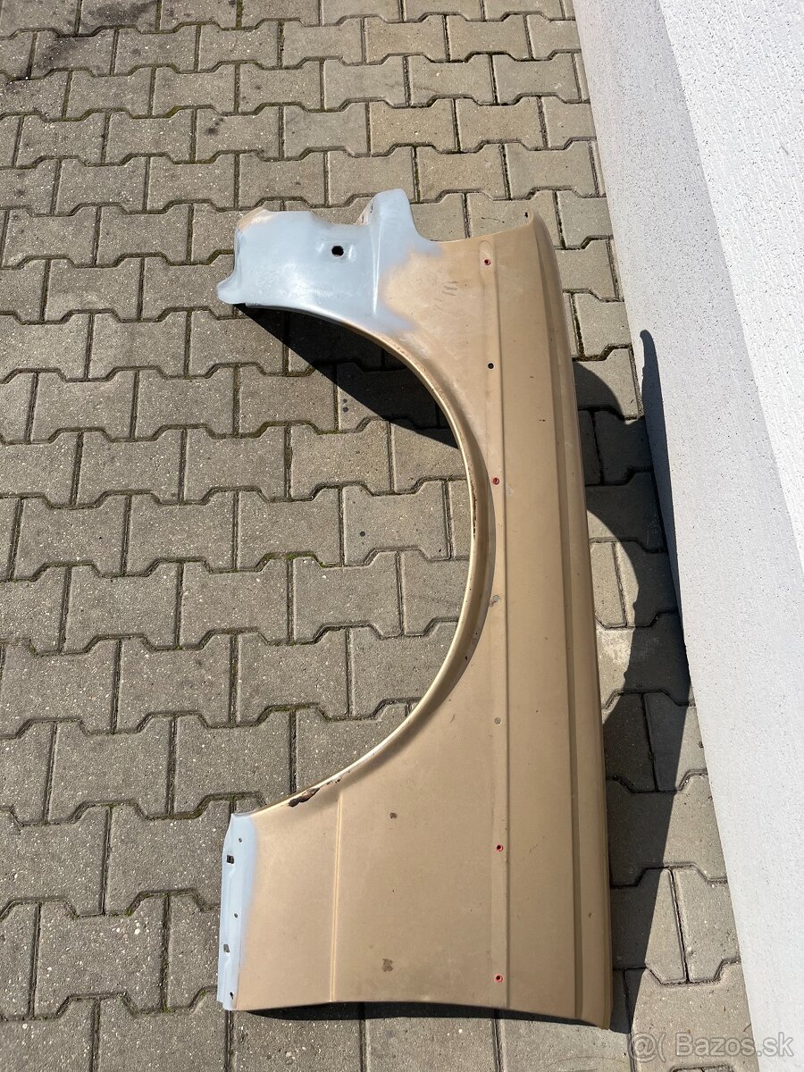 ľavý predný blatník Mercedes W123 - 3