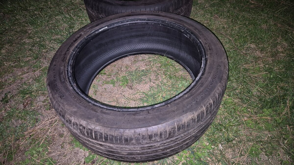 235/45 R19 - 3