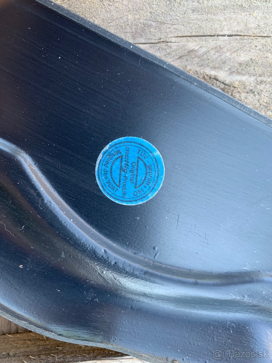 VW Golf 4 zamračenie kapoty - 3