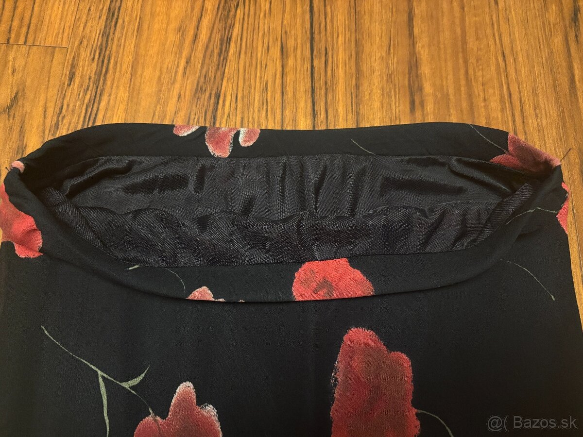 Čierna sukňa s červenými kvetmi, S - 3