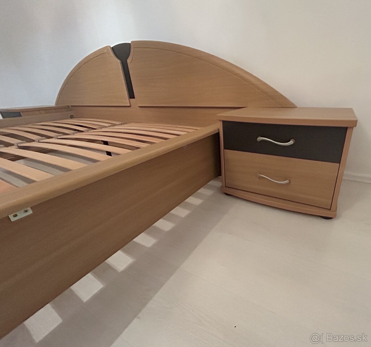 Manželská posteľ 180 x 200 + nočné stolíky - 3