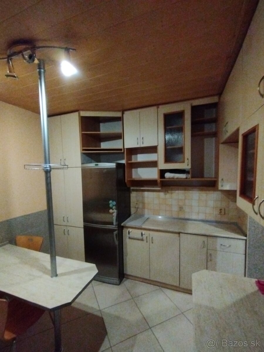 DOMČEK VO SVITE - 3