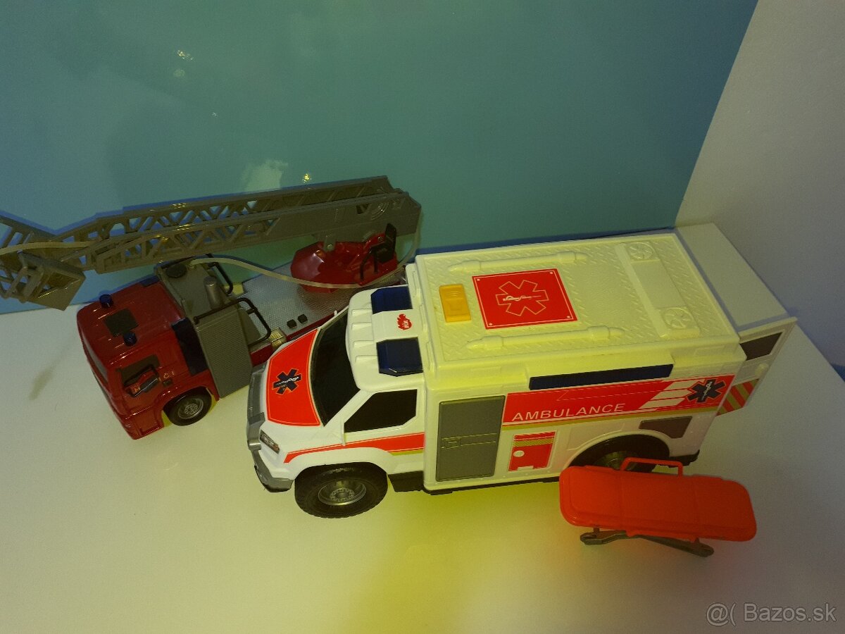 auto ambulancia a hasičské auto - 3