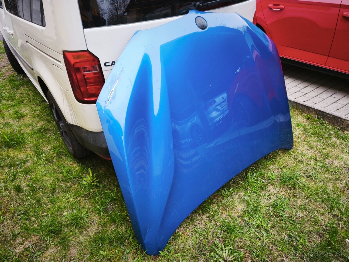 BMW X1 F48, kapota - 3