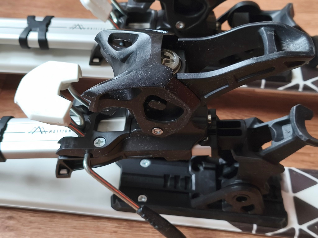 Predám JUNIOR SKIALP LYŽE s rámovým viazaním (130 cm) - 3