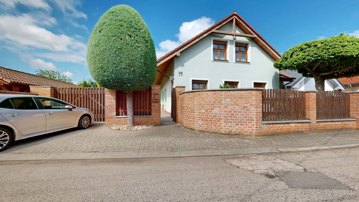 EXKLUZÍVNE V RK CASMAR – Na predaj veľmi pekný rodinný dom v - 3