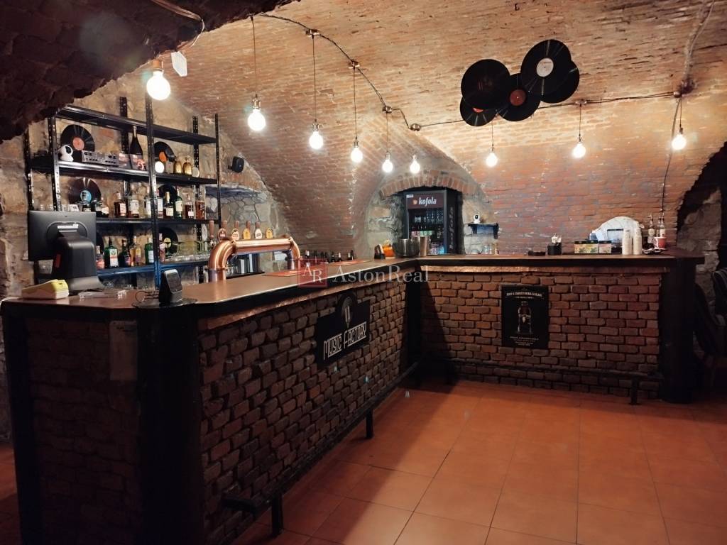 JEDINEČNÝ PRIESTOR v suteréne historickej budovy, Banská Bys - 3