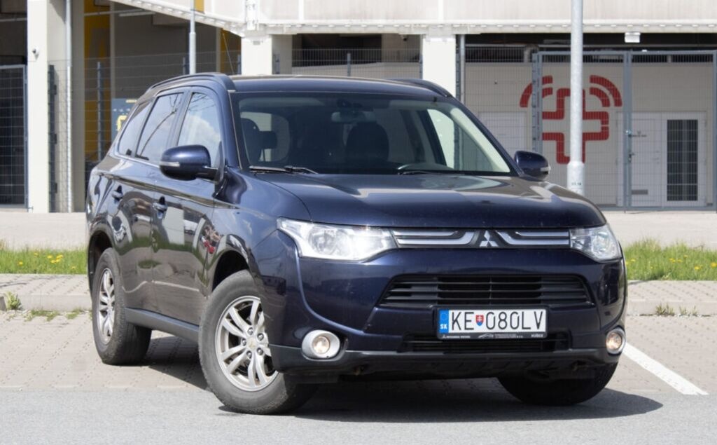 Mitsubishi Outlander z roku 2012 - 3