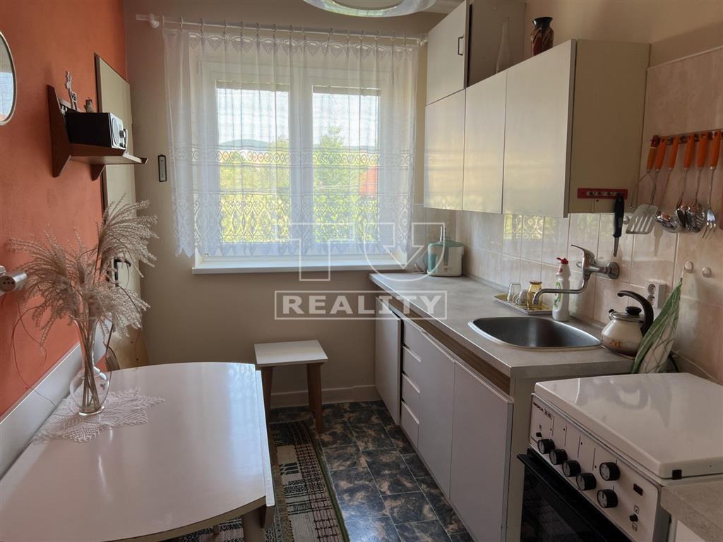 Na predaj 3-izbový byt s garážou v tichej lokalite –... - 3