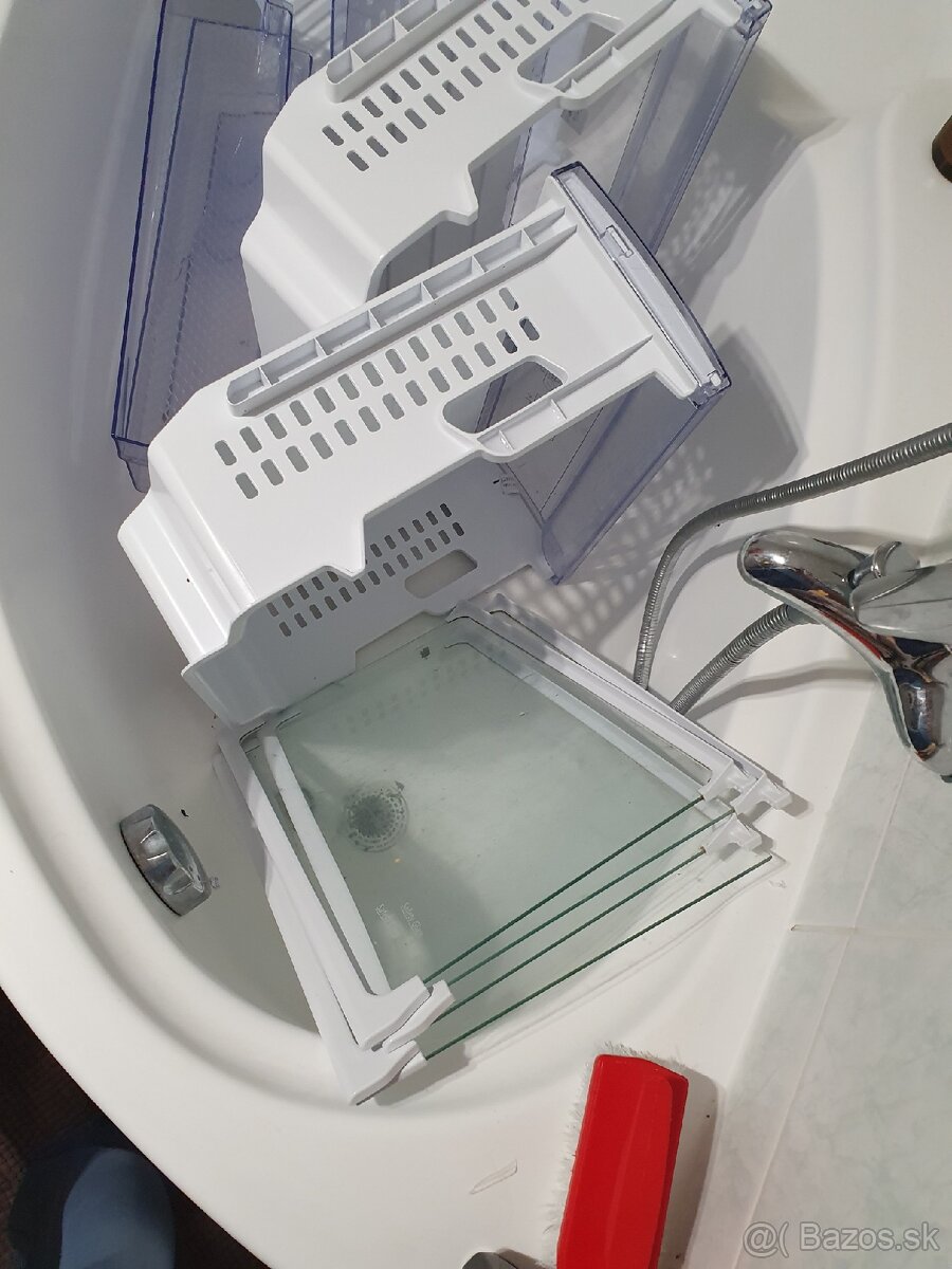 Predám Beko šuflik poličky - 3