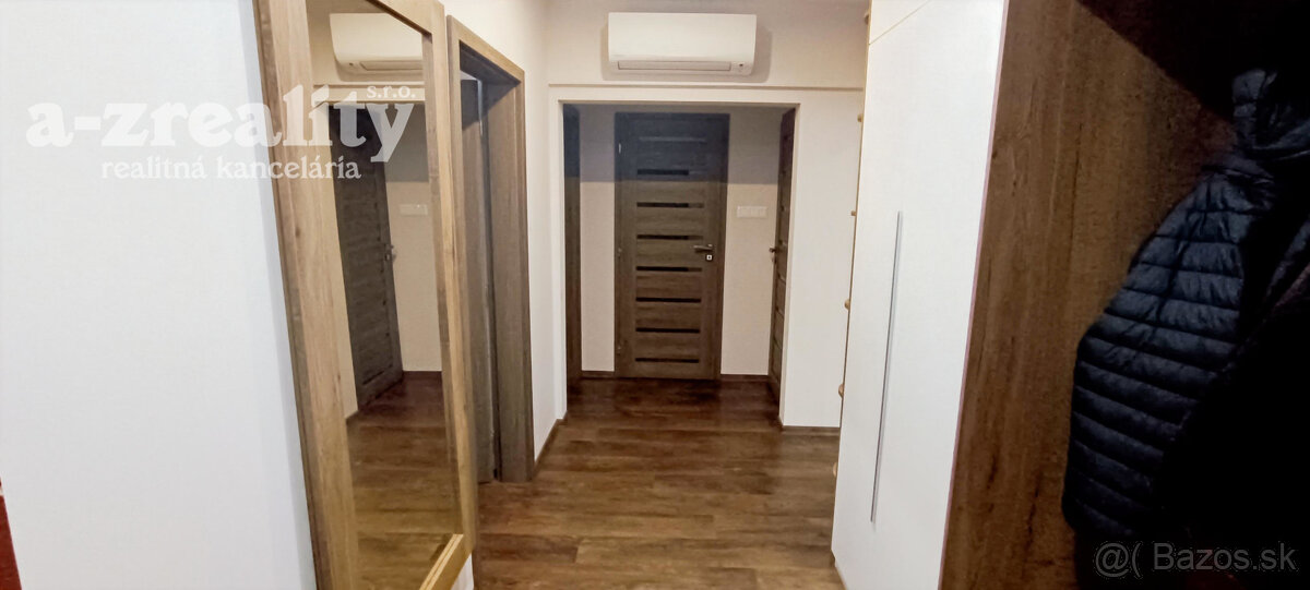 Na predaj zrekonštruovaný veľký 3 izbový byt v Nových Zámkoc - 3