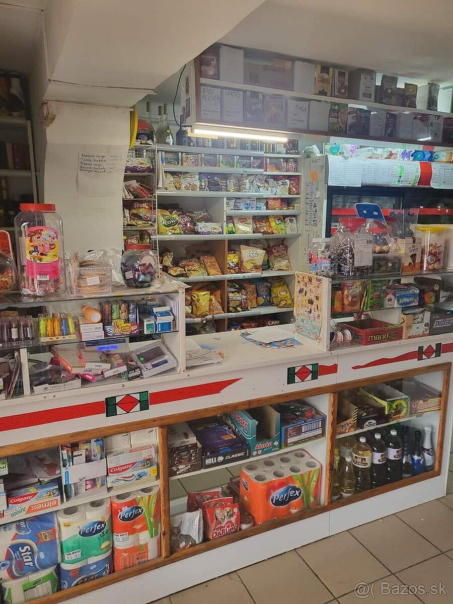 Priestranný rodinný dom s predajňou v mestečku Szikszó - 3