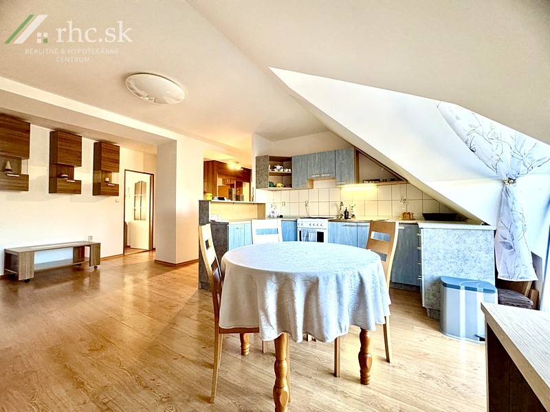 PODKROVNÝ 3-IZBOVÝ BYT S NÍZKYMI NÁKLADMI NA BÝVANIE - ŠPORT - 3