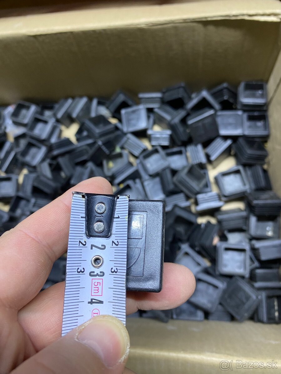 Plastové krytky - 3