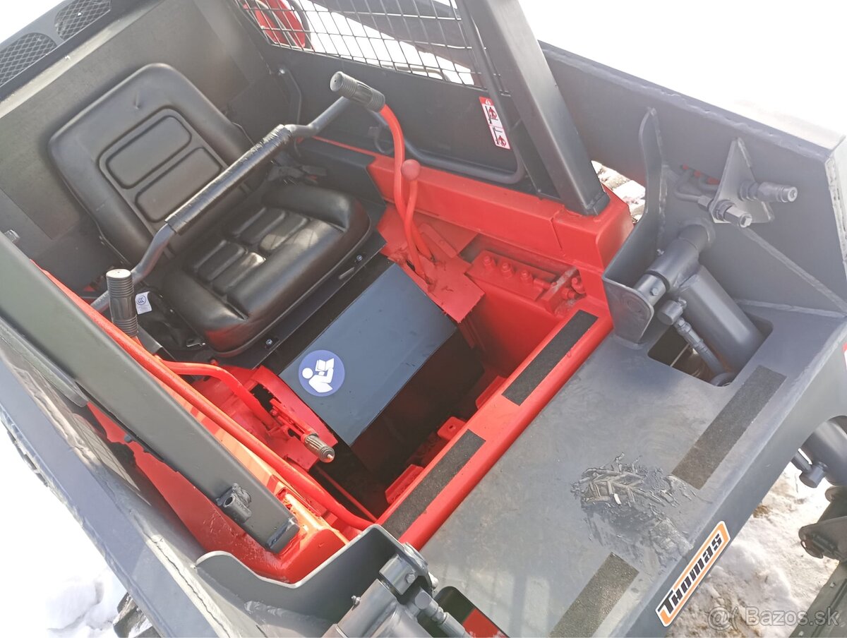 Šmykom riadený nakladač Thomas T133 - 3