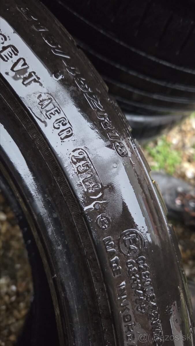 Predam zimné 215/45 r18 - 3