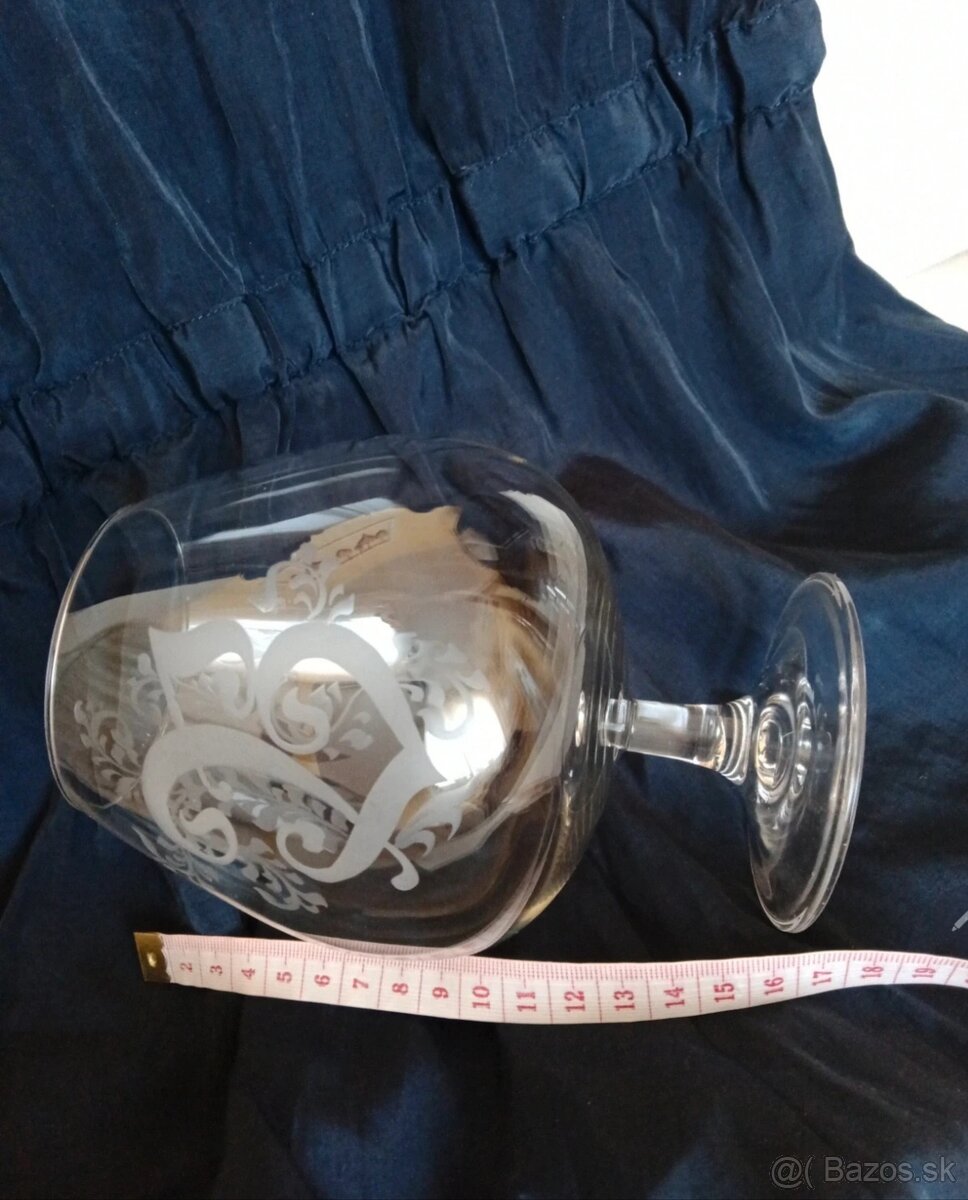 Pohár s gravírom "B" - 3