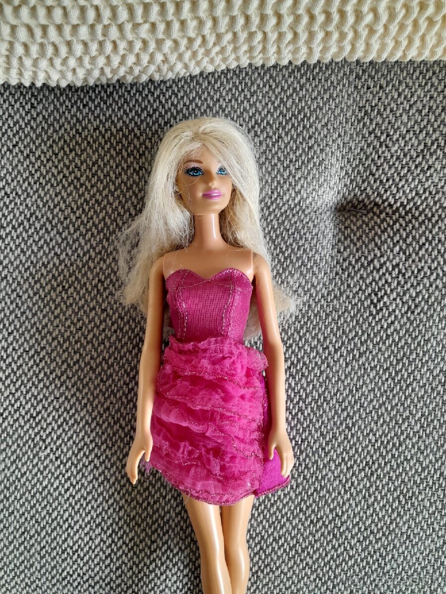 Barbína s oblečením - 3