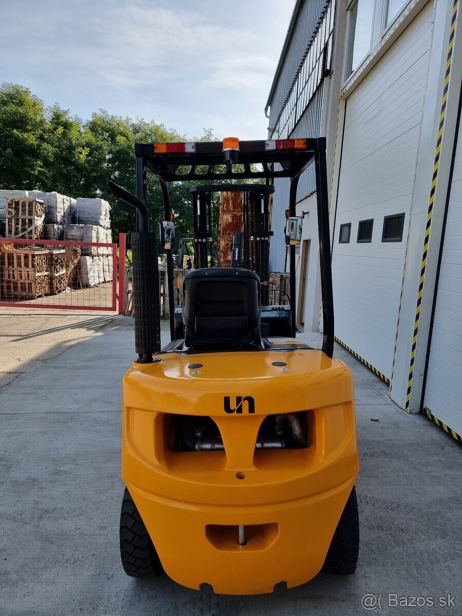 Vysokozdvižný UN FD30T - 3