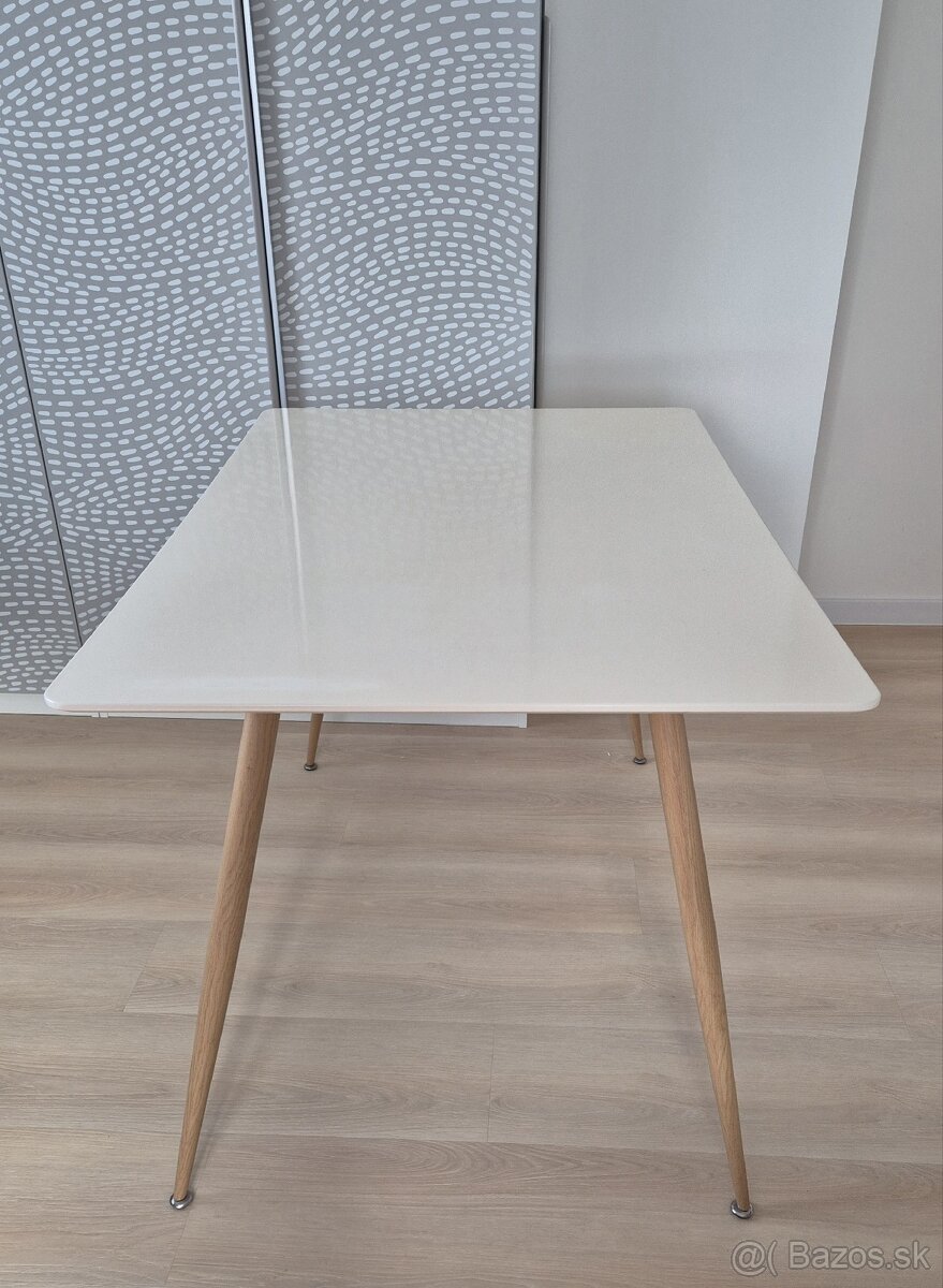 Biely kuchynský stôl – pekný stav (1 drobný škrabanec) - 3