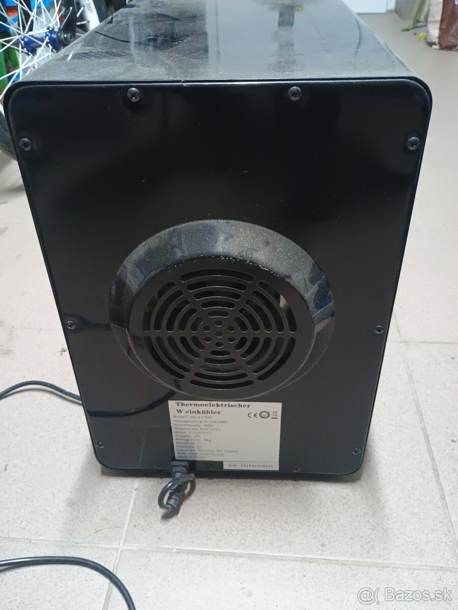Termoelektrická vinotéka Dunavox DX-6. 17DG - 3