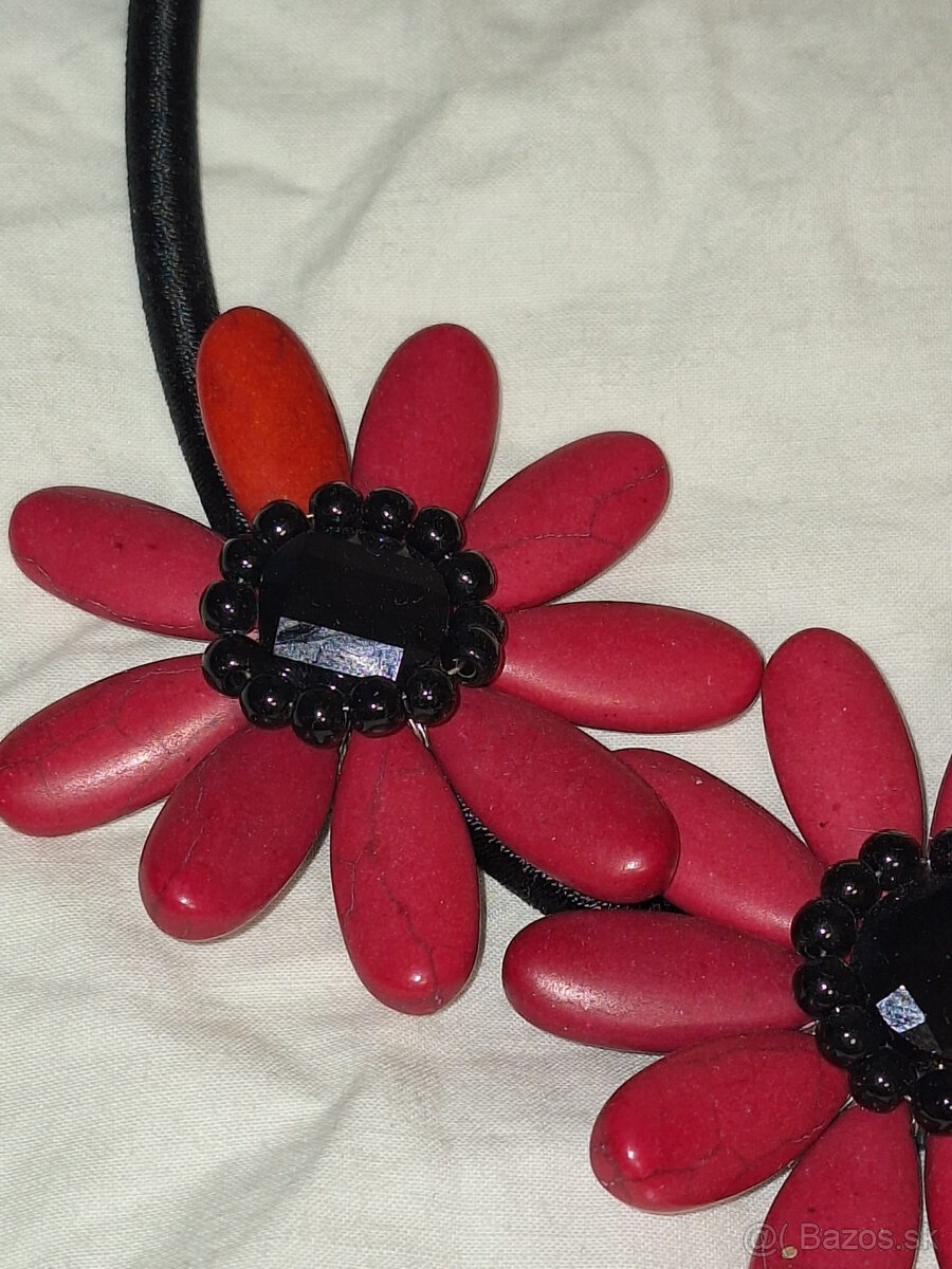 KRÁSNY NÁHRDELNÍK - 3