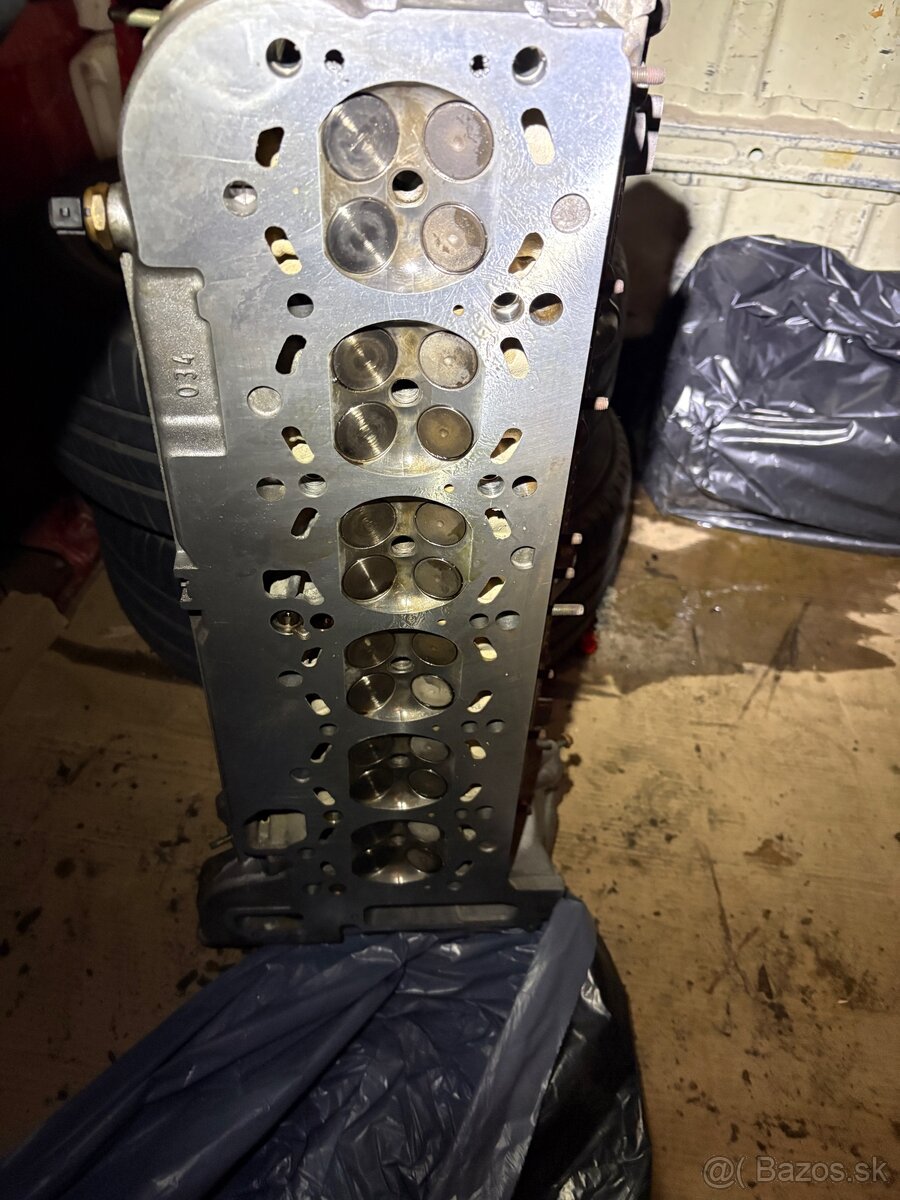 Predám hlavu na BMW m54b22 125kw - 3