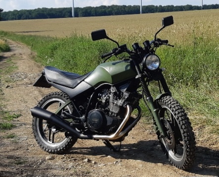 YAMAHA XS 400 - 3