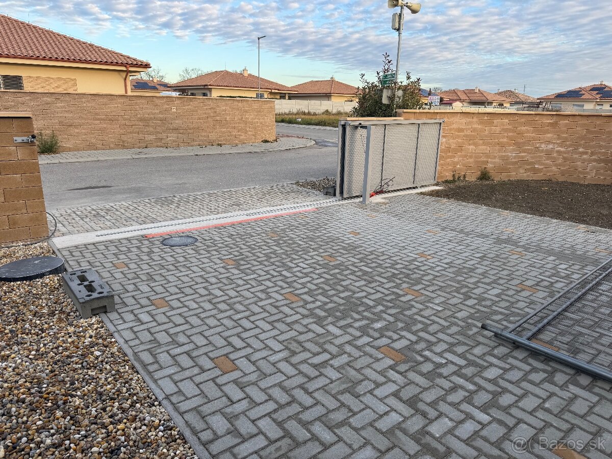 SKOLAUDOVANÝ 86,5m2 4 izbový byt v bungalove v Rovinke - 3