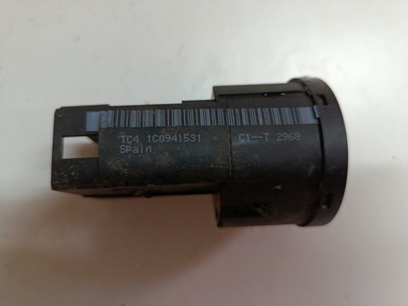 vypinac svetiel golf4 1c0941531 20€ - 3