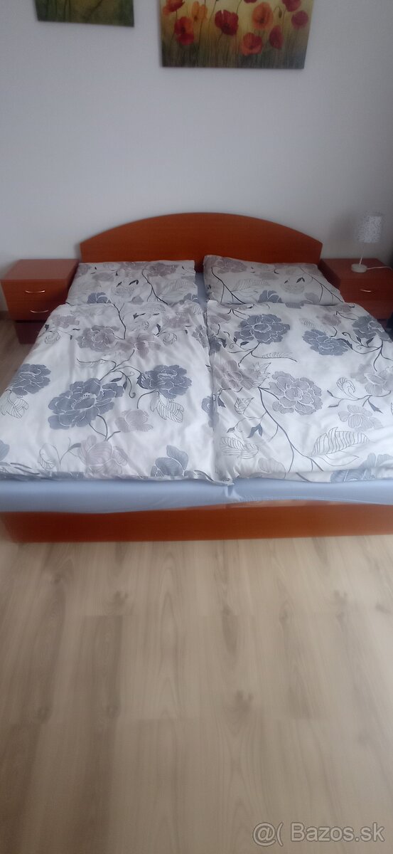 Posteľ+ nočné stoliky - 3