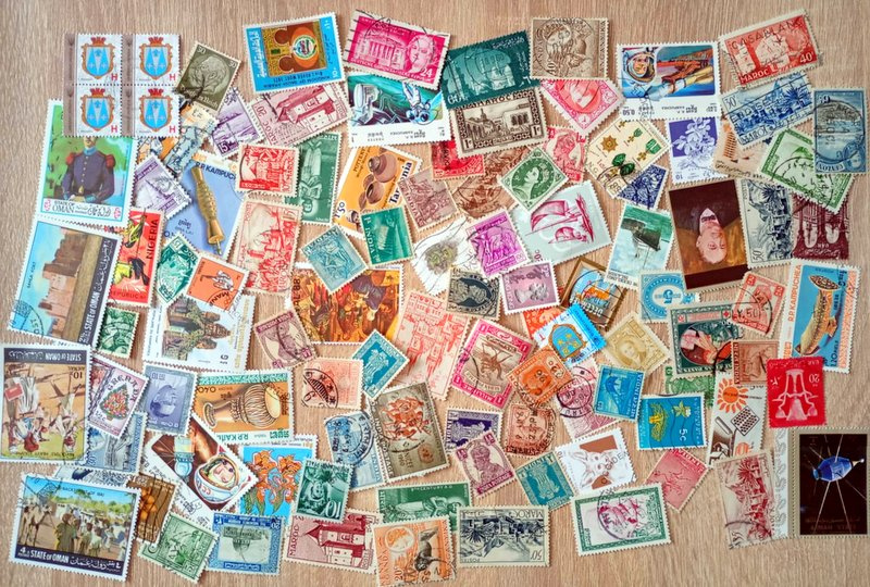 Predám balík poštových známok 1000 ks. č 1 - 3