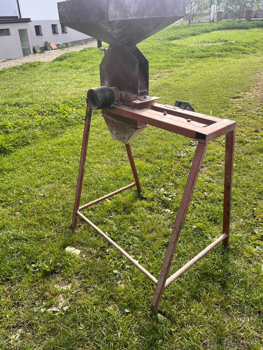 Predám Kladivkový šrotovnik - 3
