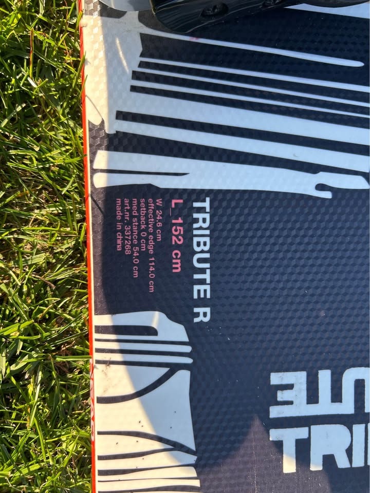 Snowboard + viazanie + topánky 42, + Bunda. - 3