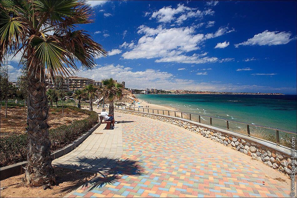 Moderné vily s bazénom a parkoviskom v blízkosti pláže v Mil - 3