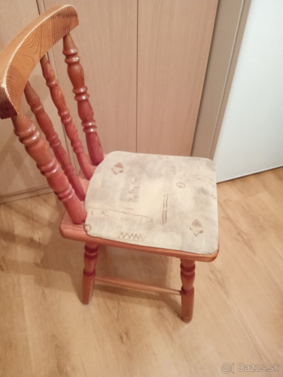 Predám štyri kuchynské stoličky. - 3