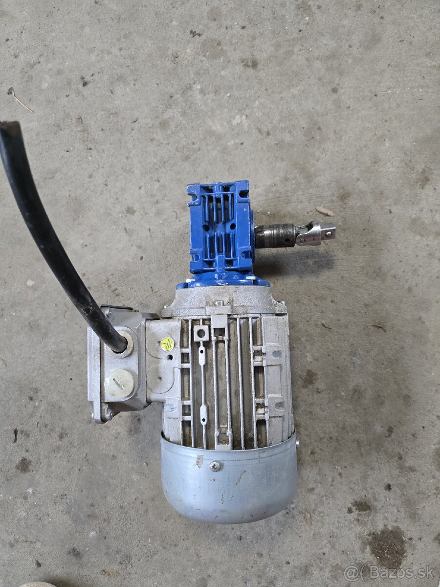 Elektromotor s prevodovkou - 3