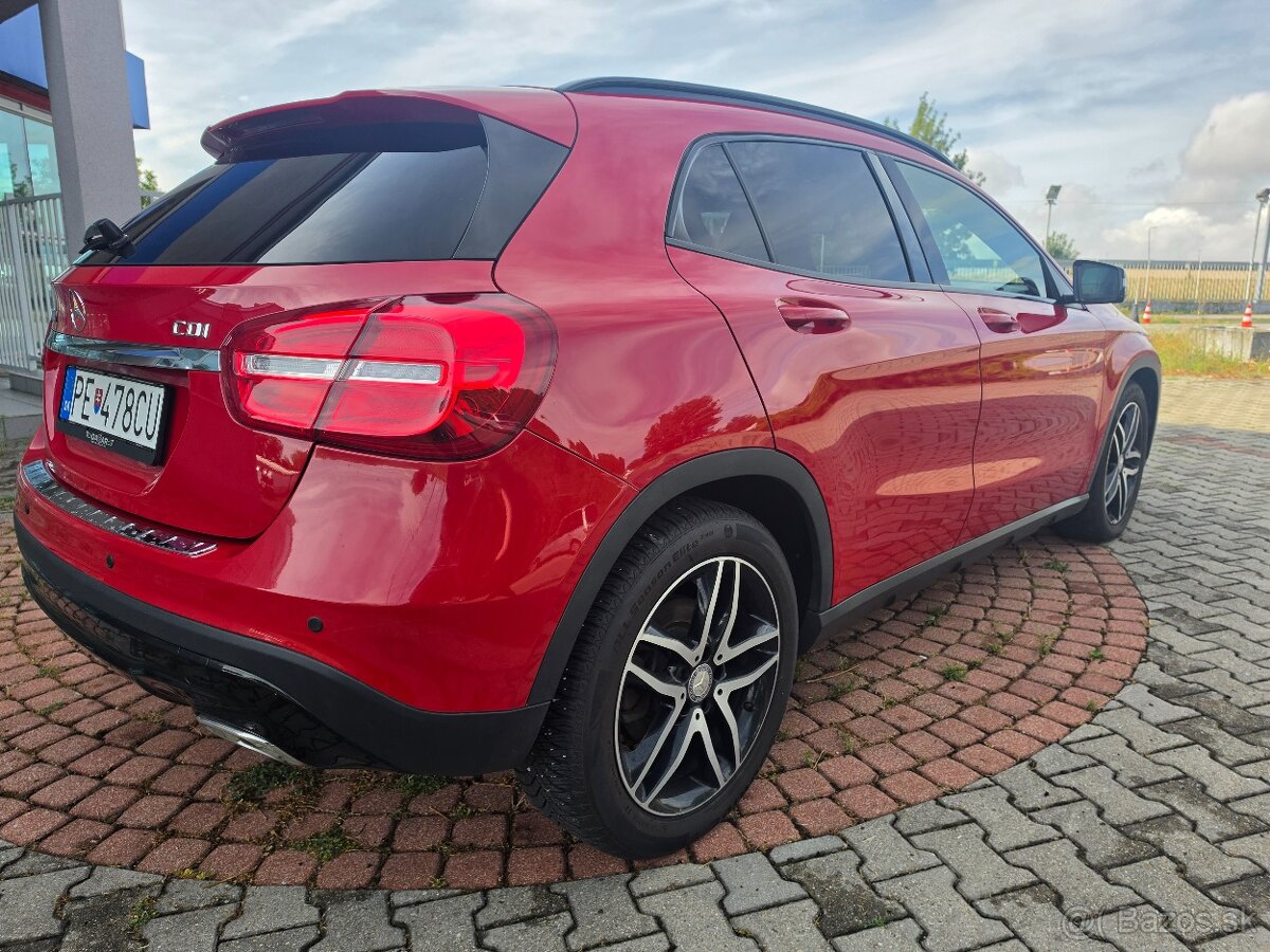 Mercedes-Benz GLA 200 d A/T - 3