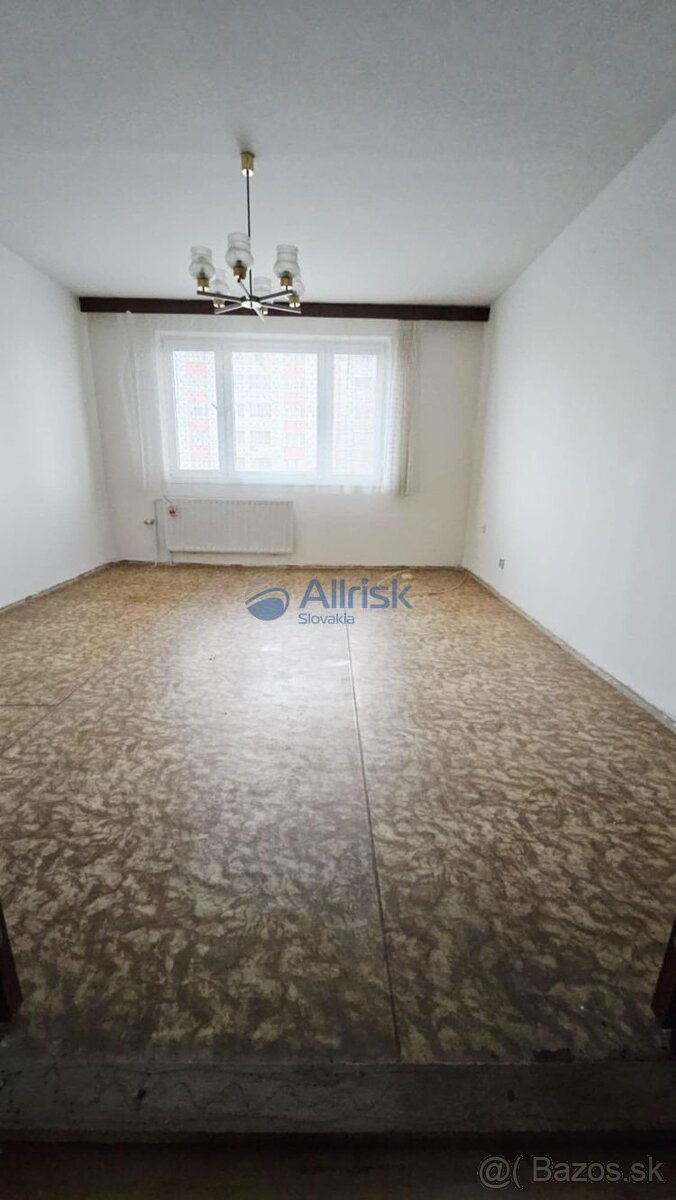 NA PREDAJ 3 IZBOVÝ BYT S LOGGIOU NA ĽUBOVNIANSKEJ ULICI, PET - 3