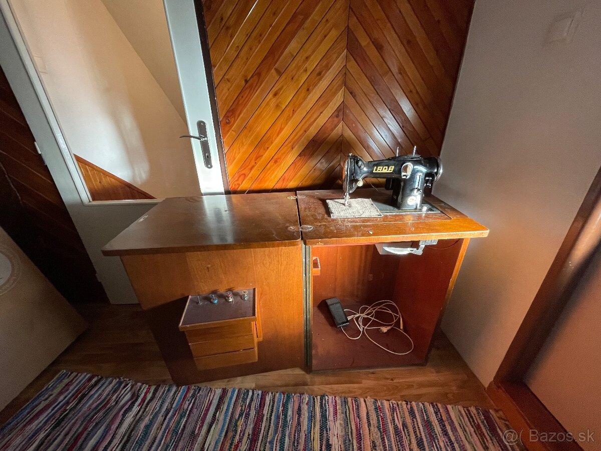 Retro šijací stroj Lada 233 – kovový, spoľahlivý - 3