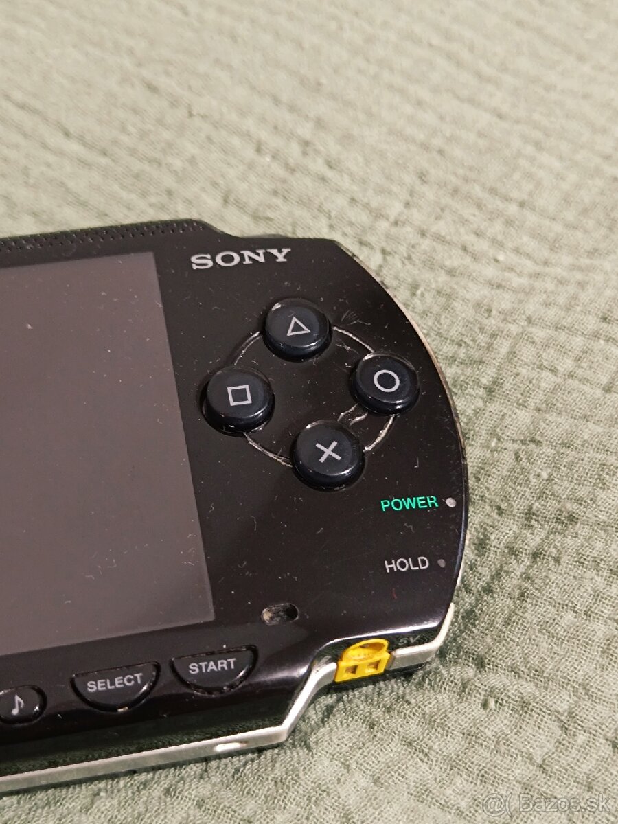 PSP 1000 + nabíjačka - 3