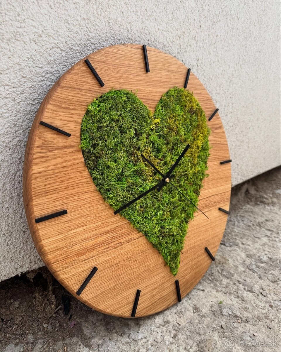 Dubové hodiny s machovým srdcom - 3