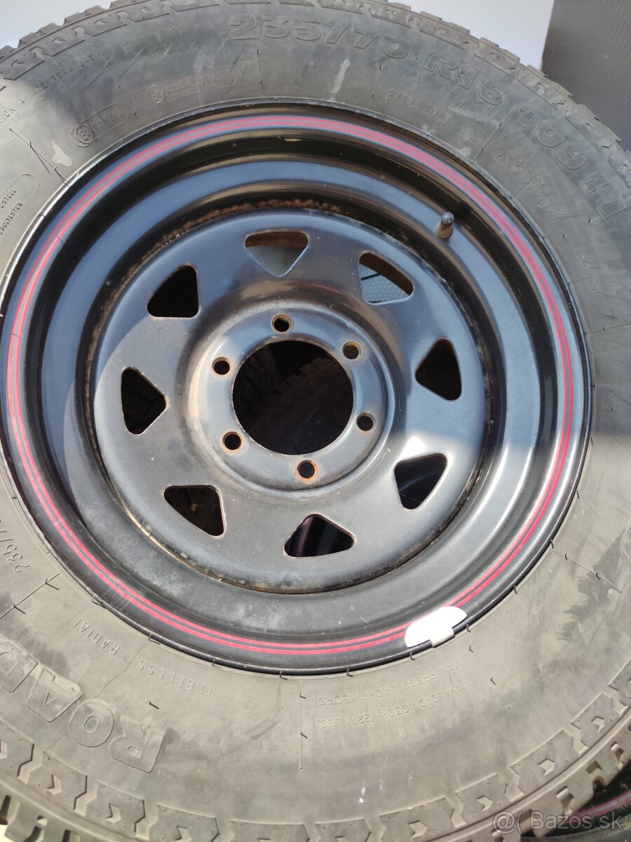 235/70 R16