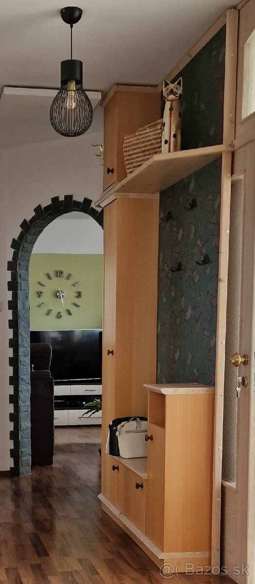 Predám skrinky na vešiakovú stenu - masív - 3