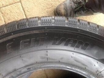 Predám r16 215/75 4mm - 3
