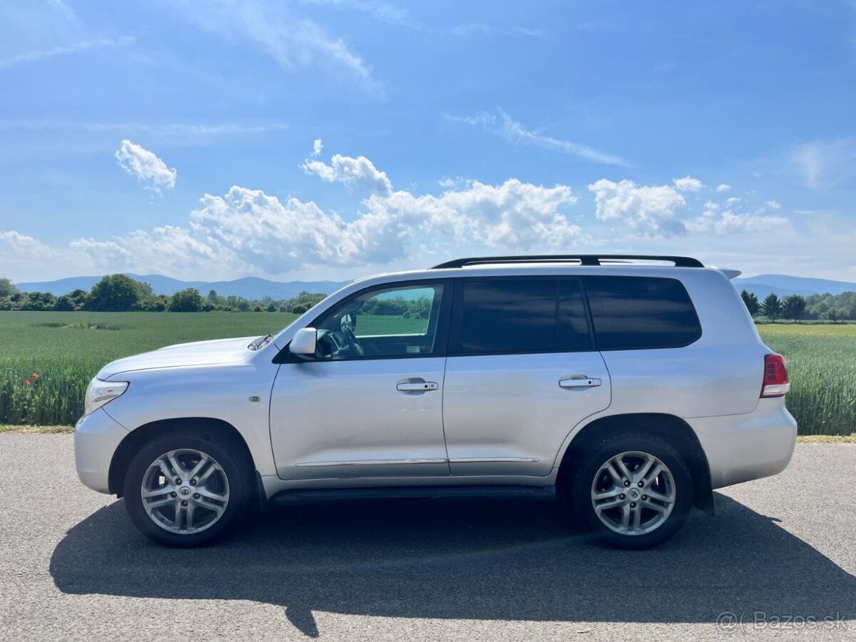 Toyota Land Cruiser 4.5 D4-D 210 kW, LUX 7-miestne SUV