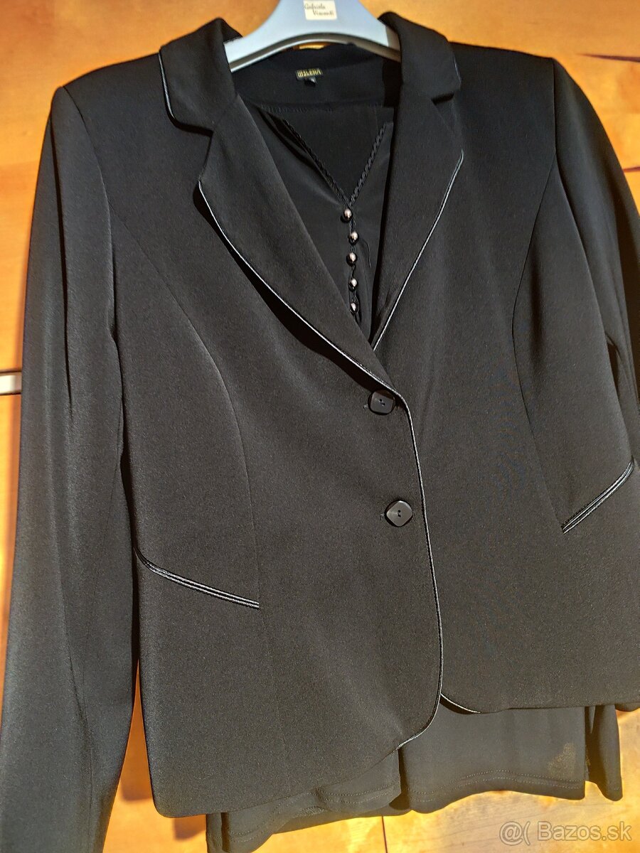 Čierny kostým - 3