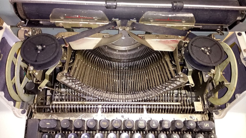 Elektrický písací stroj Robotron202. - 3