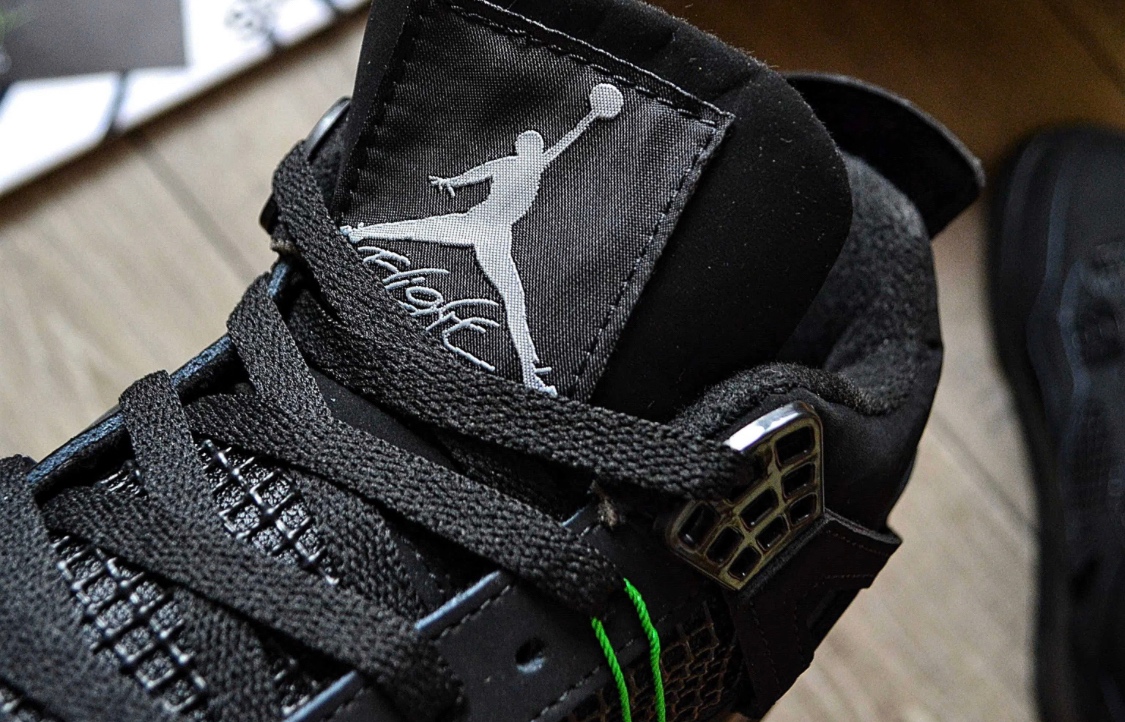 Nike Air Jordan 4 'Black Cat' - 3